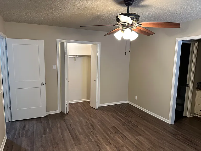 2211 Stagecoach Trl — Photo 7