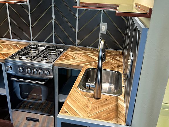 Kitchen with gas range, micro hood and full fridge with ice maker