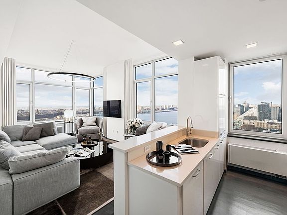 5th image of 635 W 42nd St