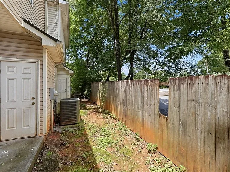 5072 Leeshire Trce — Photo 23