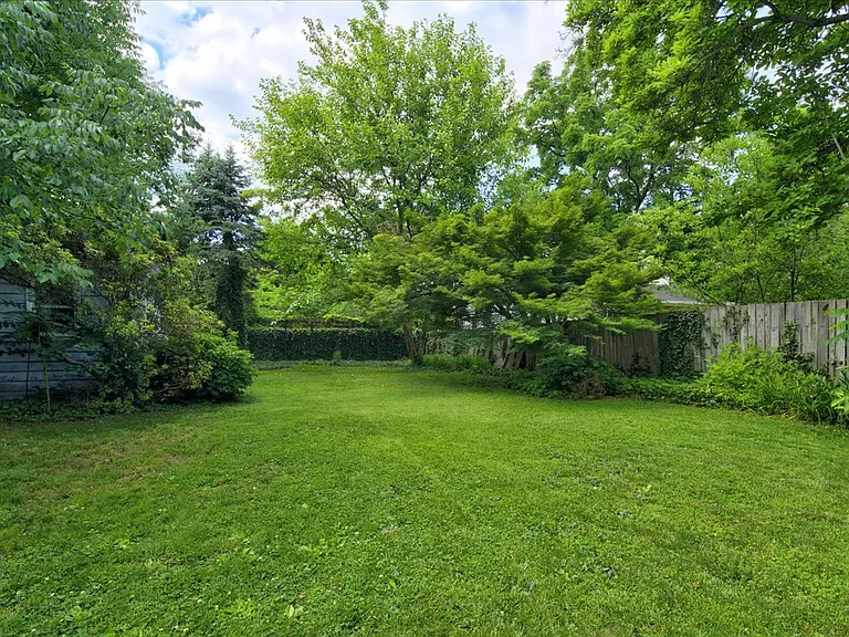 14 W Delaware Ave — Photo 34