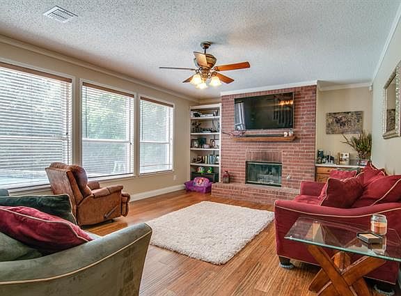 4th image of 2723 Chatsworth Dr