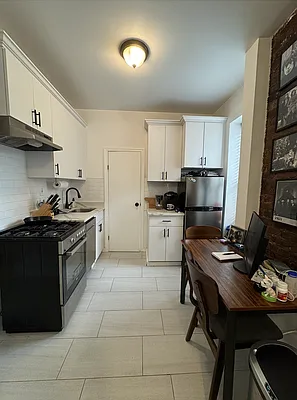 Rented by Current Real Estate Advisors | media 4