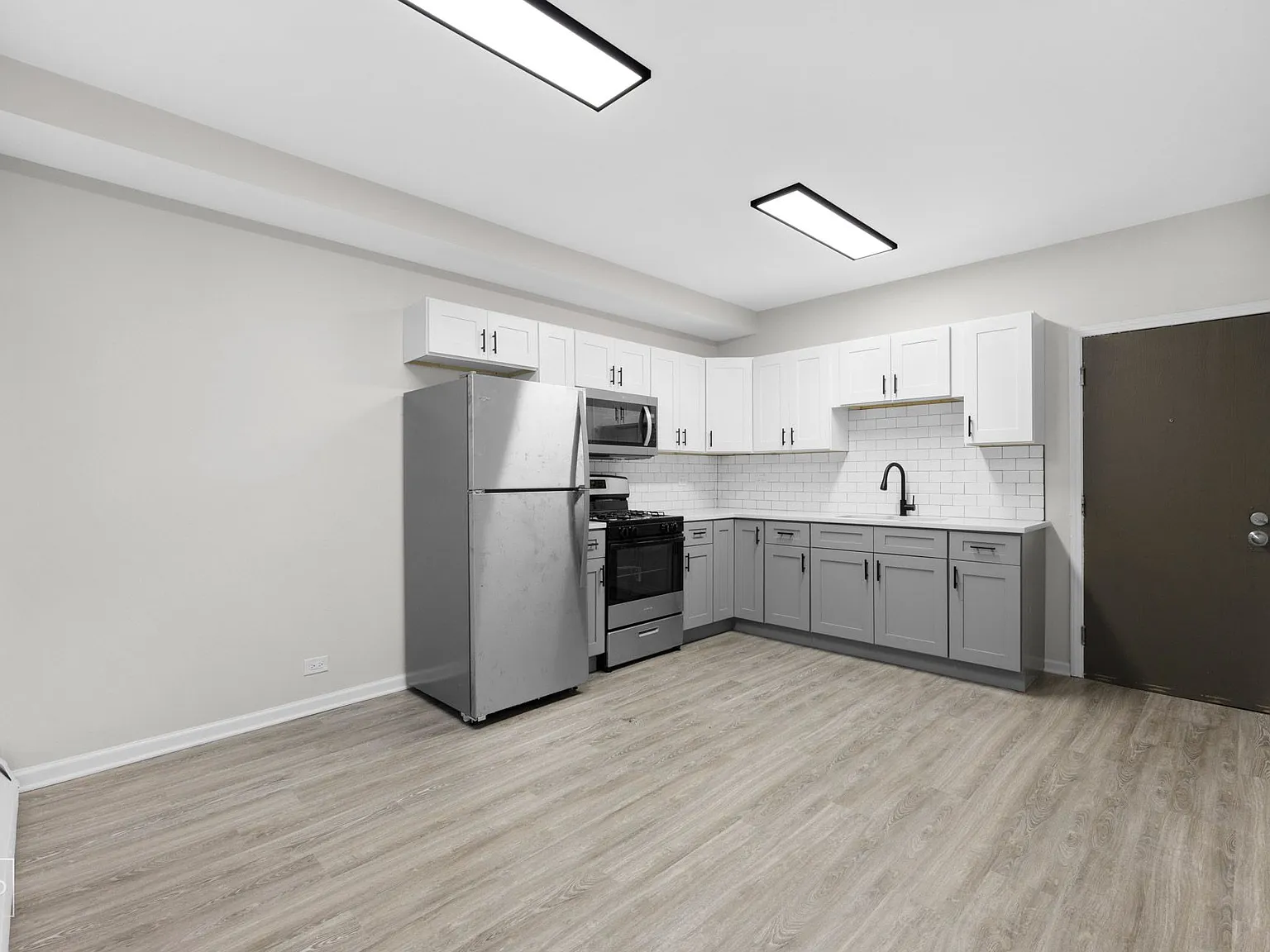 7316 S Jeffery — Photo 2