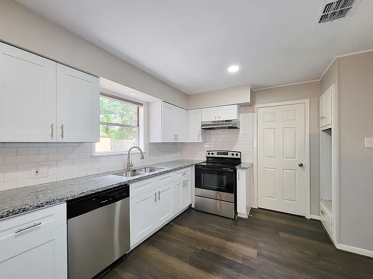 1803 Cypress Dr — Photo 11