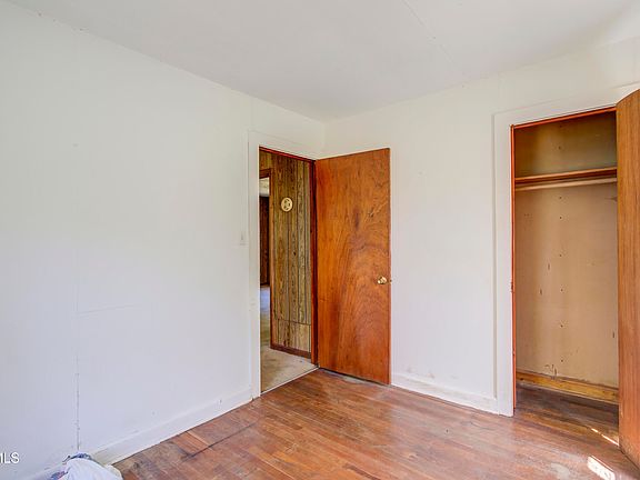 15th image of 2346 Carolina Ave