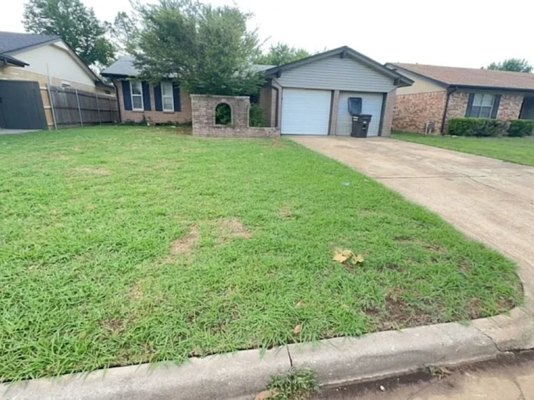 632 NW 18th Pl — Photo 1