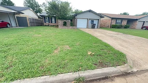 632 NW 18th Pl Photo 1