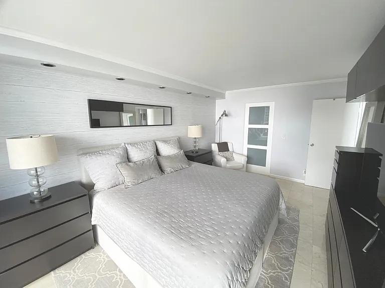 200 SE 15th Rd #9K — Photo 11