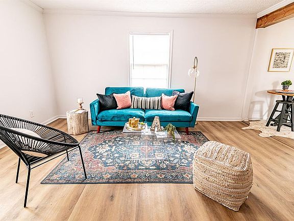2nd image of 2020 Pansy St