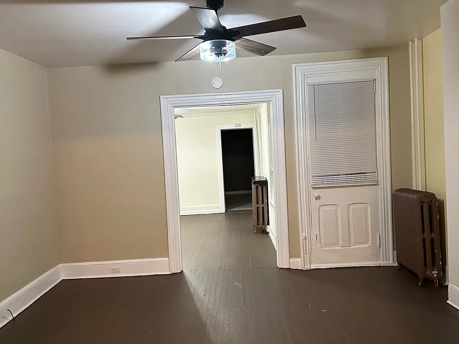 5 bed, 2354 sqft, $2,200 — Photo 2