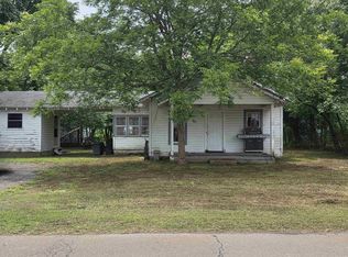 1604 Reeves Ave, Mena, AR 71953