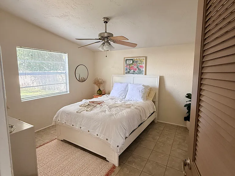 727 Bay St — Photo 11