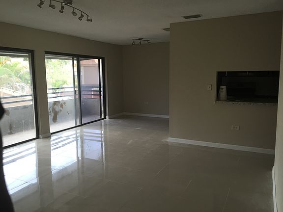 4th image of 8409 N Missionwood Cir