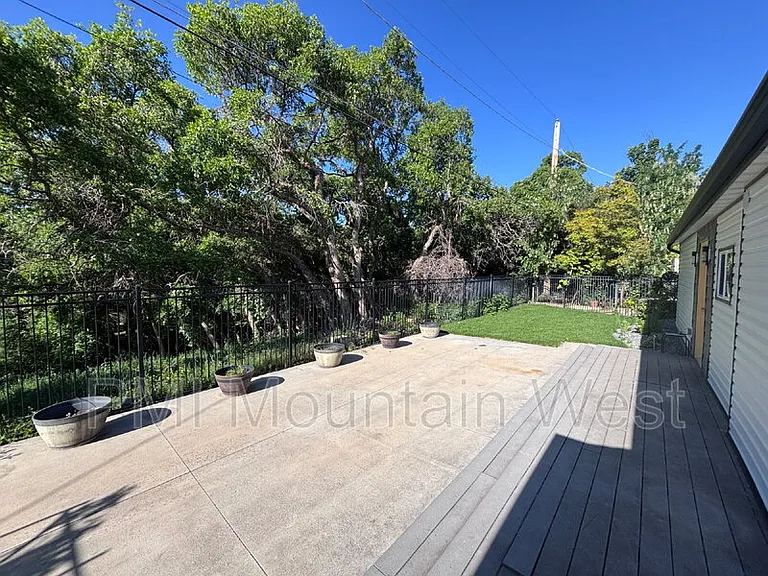 985 Horsley Cir #B — Photo 15