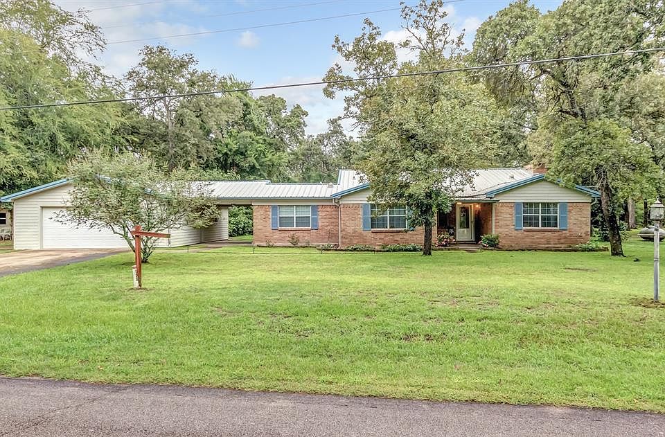 1st image of 105 Golfview Dr