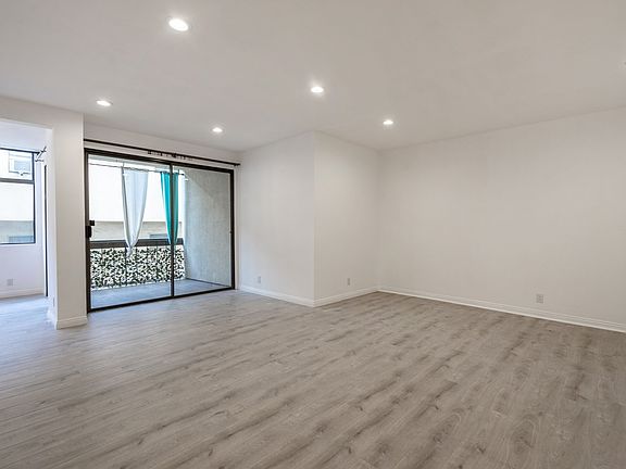 4th image of 1305 N Columbus Ave Unit 105