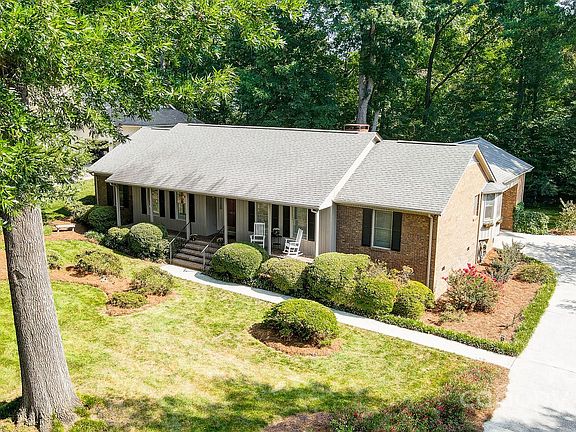3rd image of 7017 Cool Springs Ln