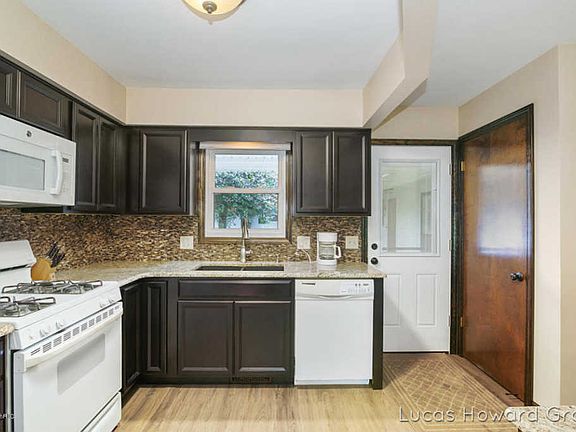 5th image of 7453 Pinegrove Dr #26