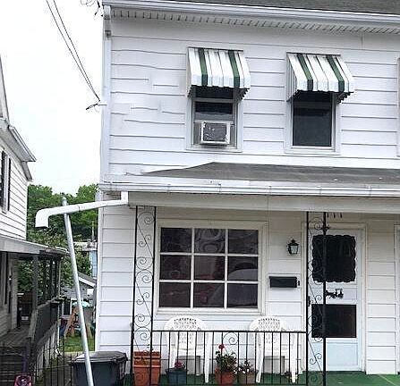 4th image of 213-215 S Oak St #213-215