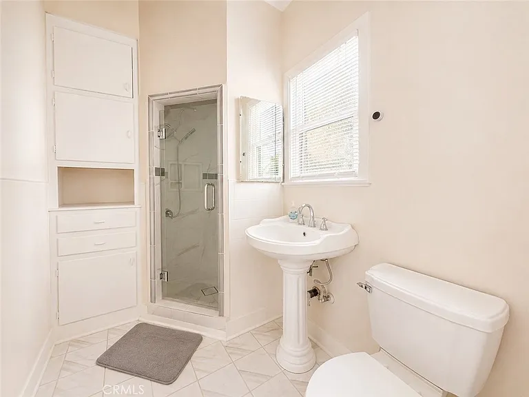 103 S Ardmore Ave — Photo 20