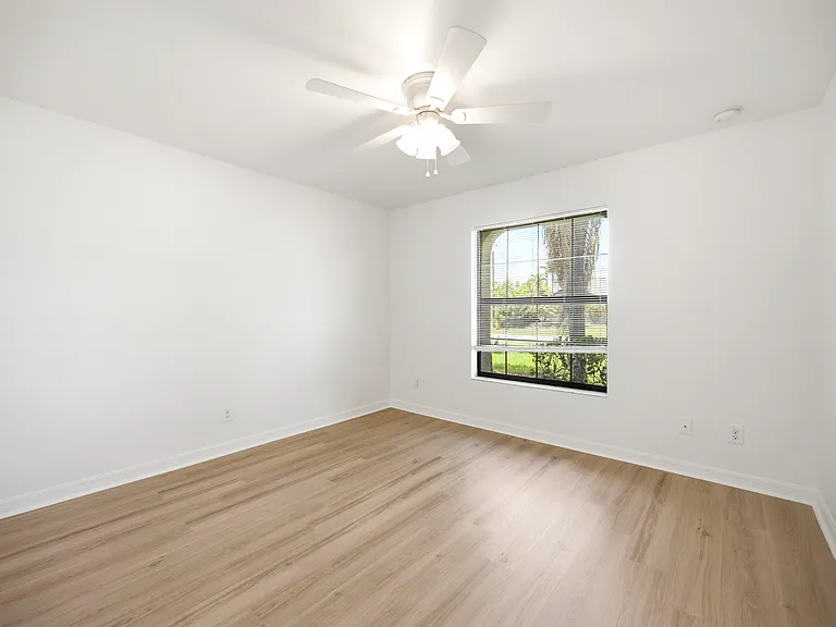 1502 SE 33rd St — Photo 16