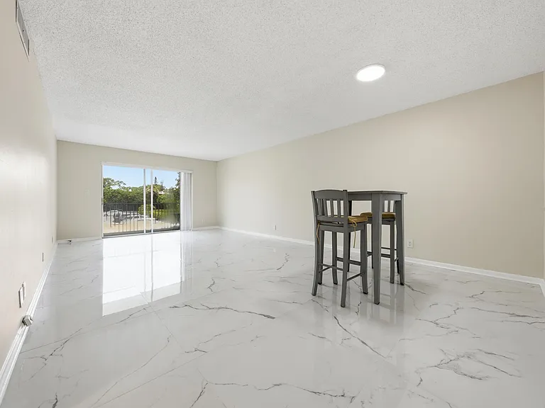 3000 Riverside Dr #201-1 — Photo 8