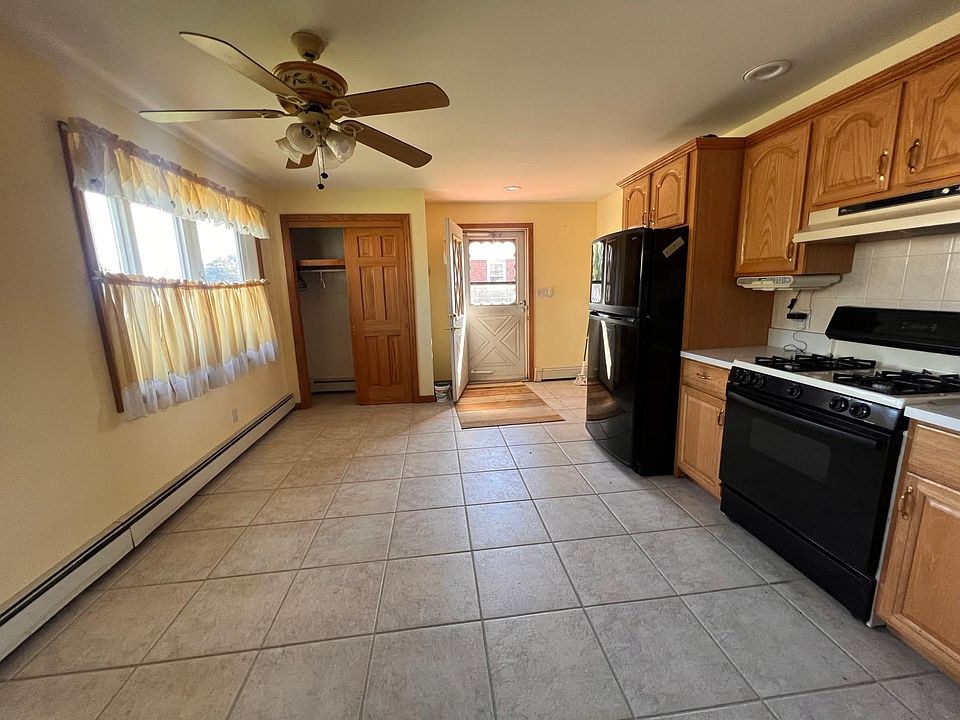 1st image of 498 Bernard St