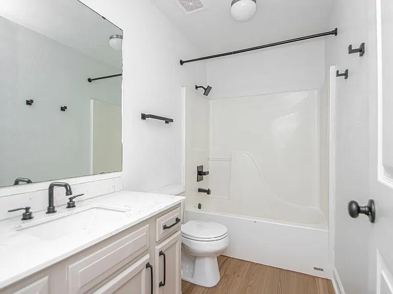 315 Autumn Dr — Photo 23