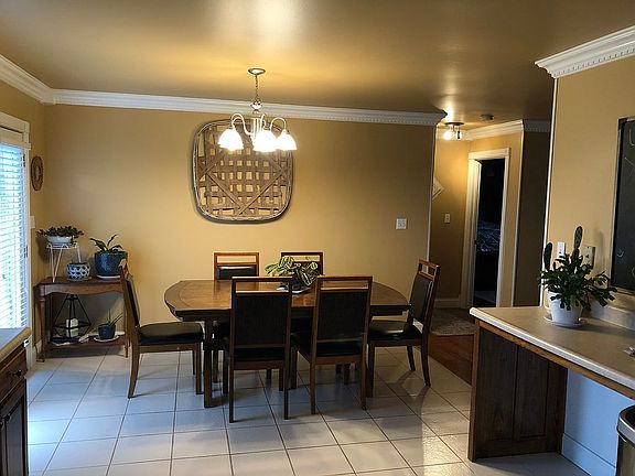Dining area in kitchen