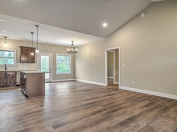 5th image of 305 Par Ln Lot 14