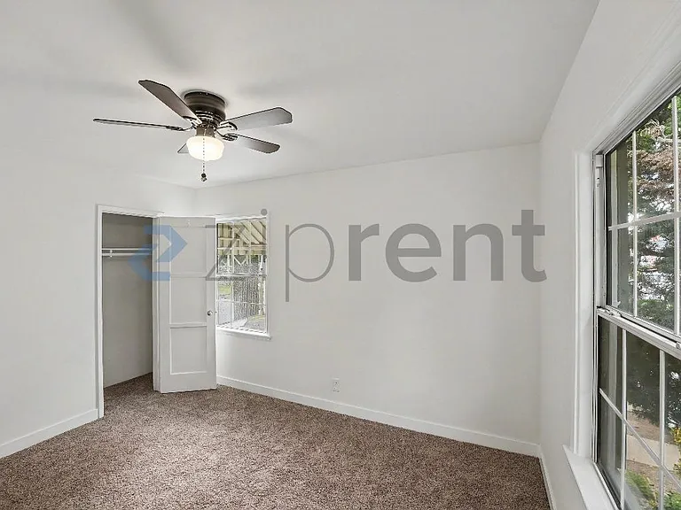 428 E 44th Cir — Photo 20