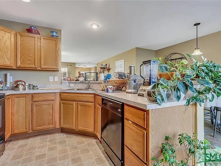 137 Fairgreen St — Photo 18