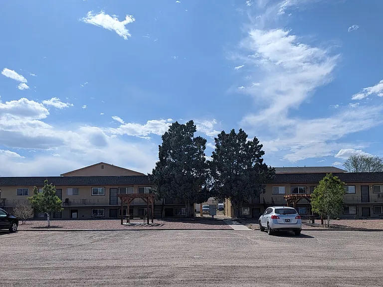 Landmark Apartments — Photo 9