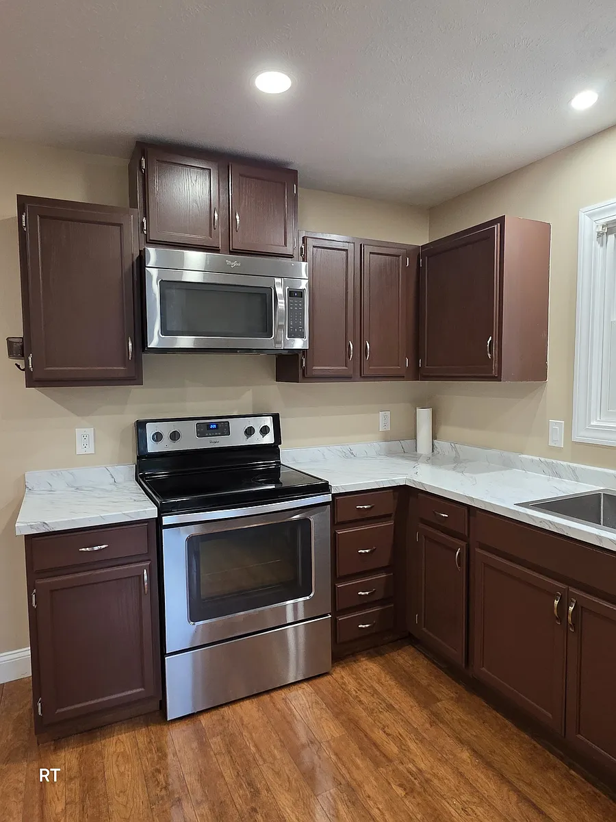 Building Photo - 1325 Candia Rd #1