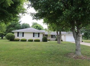 31 Fairway Ln, Mattoon, IL 61938