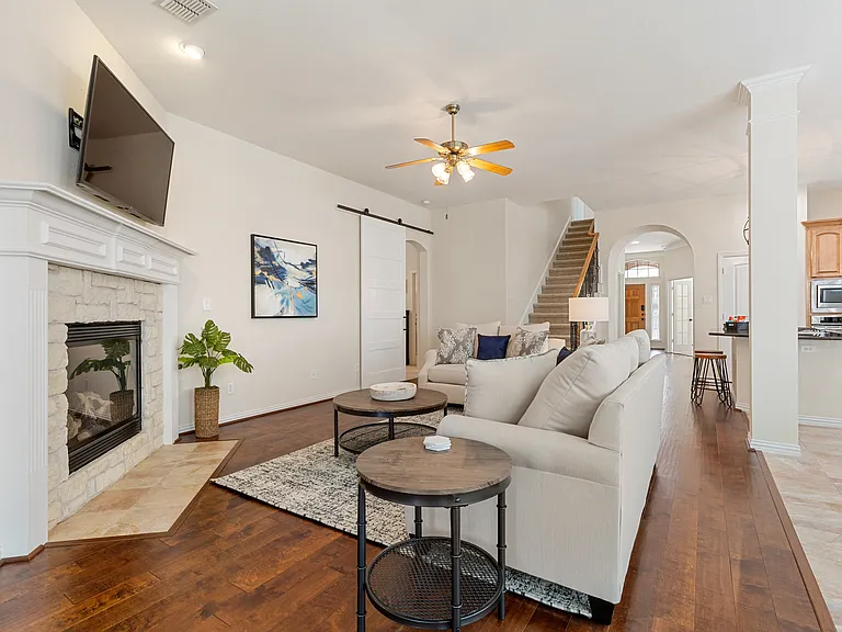 409 Rosemont Ln — Photo 4