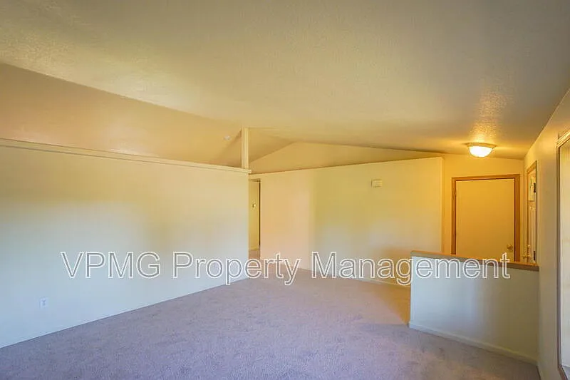 3 bed, 2.0 bath, 1560 sqft, $2,395 — Photo 4