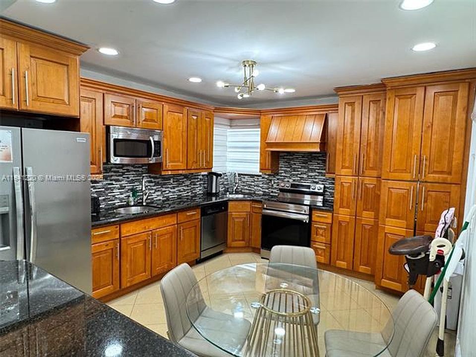1st image of 17800 NE 10th Ave #0
