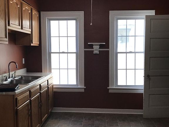 3rd image of 3005 Mapledale Ave