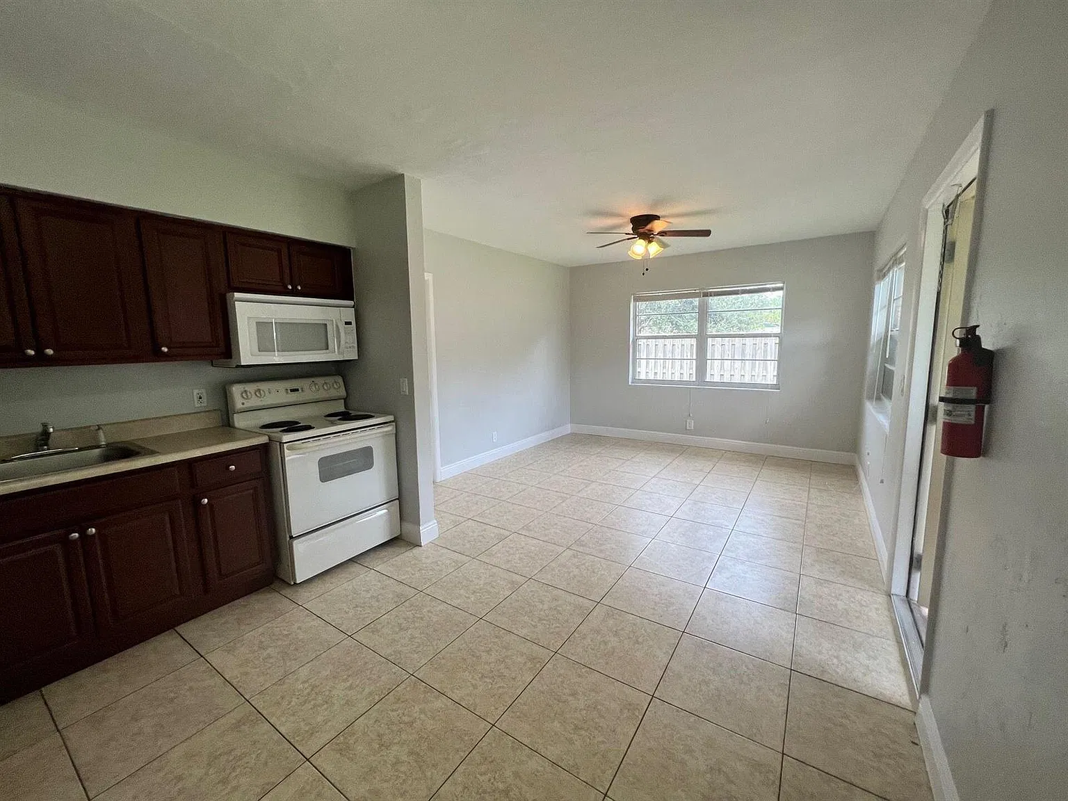 Maine St, Lake Worth — Photo 1