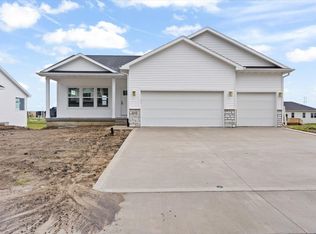 625 NW Georgetown Dr, Waukee, IA 50263