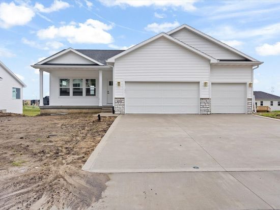 625 NW Georgetown Dr, Waukee, IA 50263