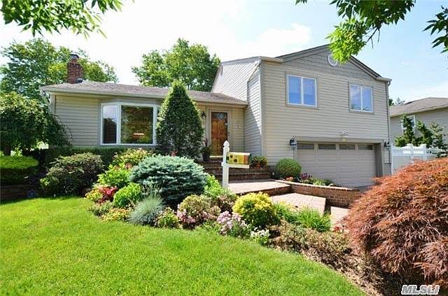 1st image of 14 Cranberry Ln