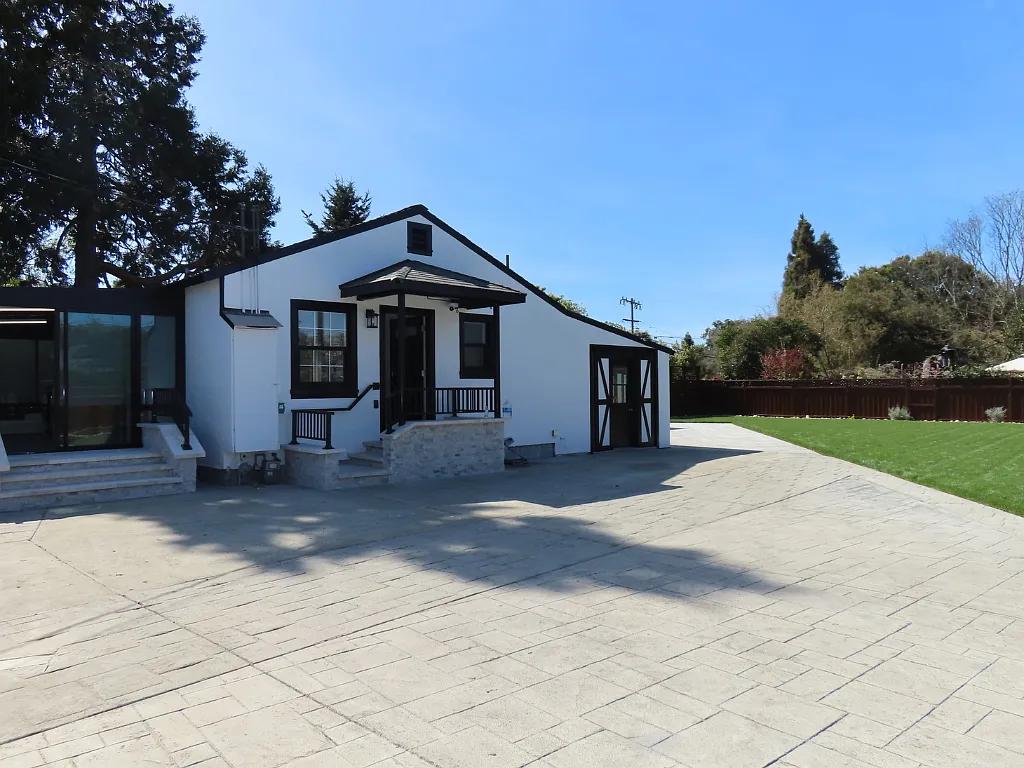 Building Photo - 663 9th Ave