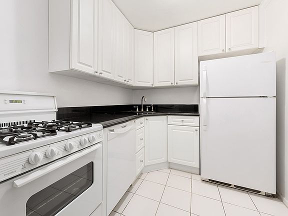4th image of 10 W 15th St APT 1003