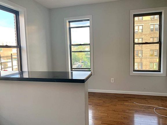 4th image of 536 Isham St APT 3B