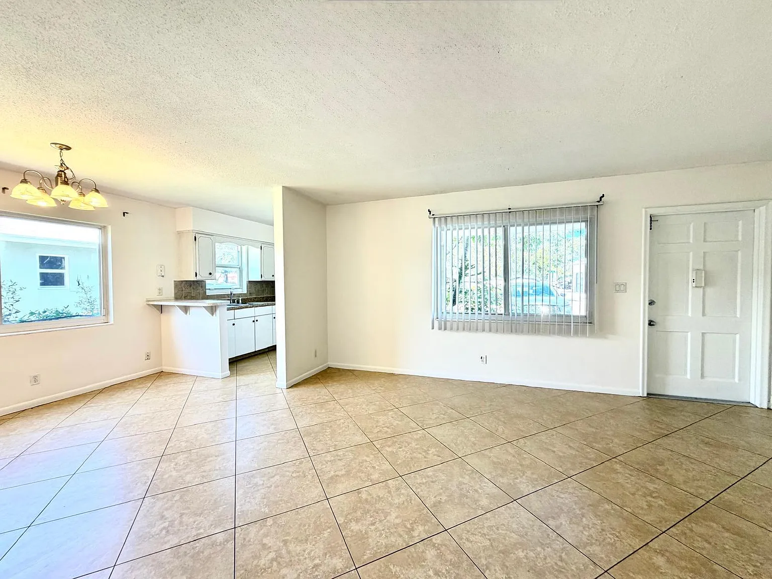2 bed, 1.5 bath, 3877 sqft, $1,950 — Photo 3