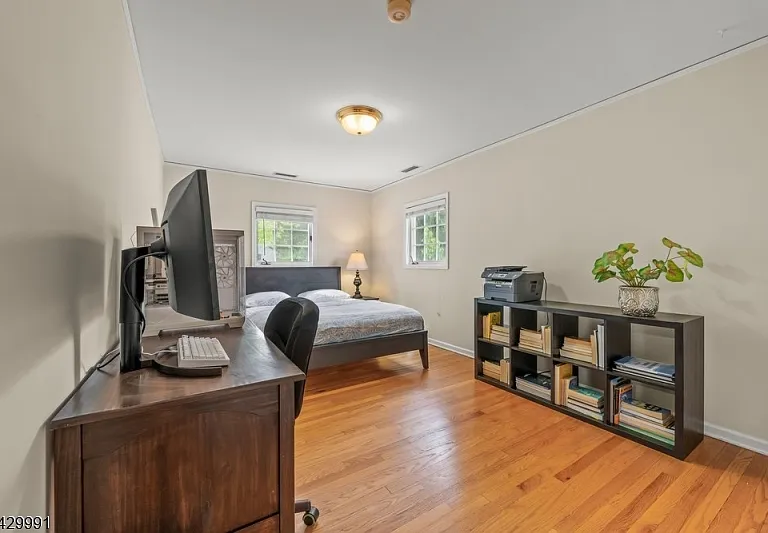 33 Exeter Rd — Photo 40