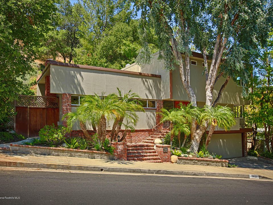 1st image of 16987 Escalon Dr
